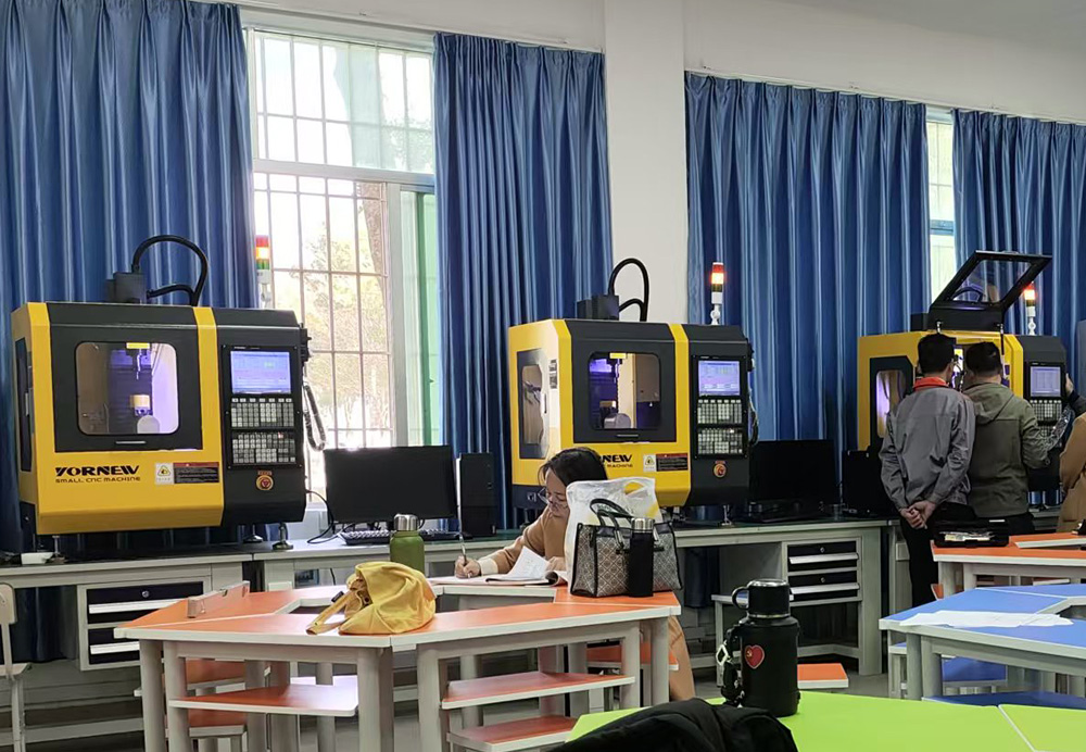 桌面五軸加工中心